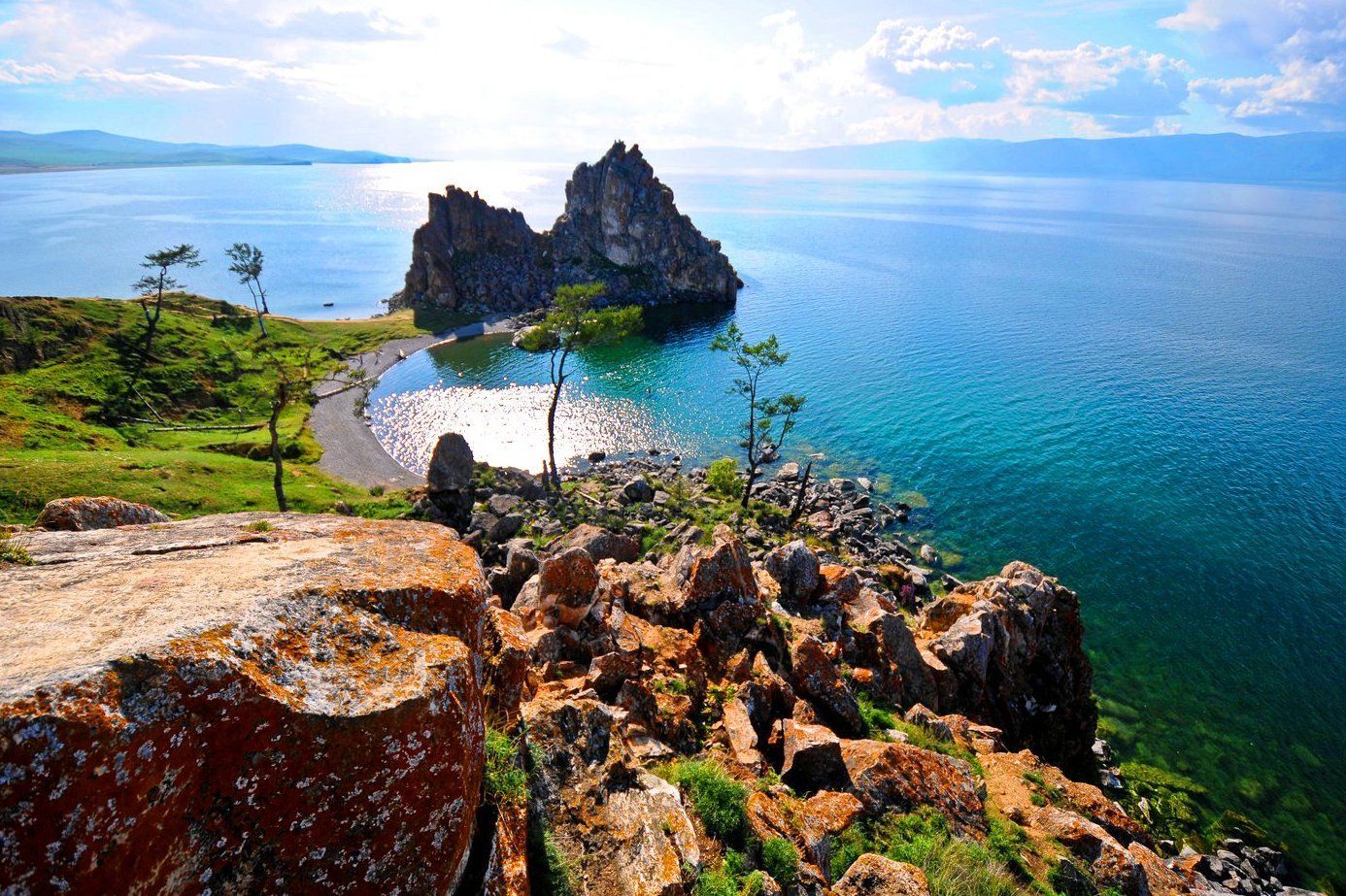 Пять морей и озеро байкал. Ольхон Байкал. Озеро Байкал остров Ольхон. Прибайкальский национальный парк остров Ольхон. Озеро Ольхон на Байкале.